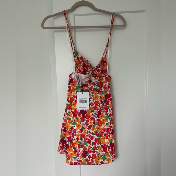 Floral dress never worn brand new. - Picture 8 of 8